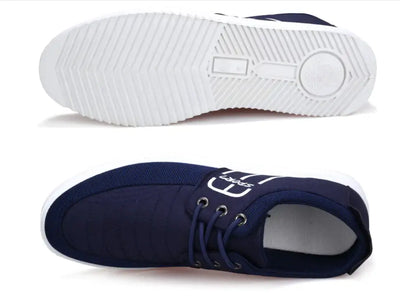 Men's breathable casual sneakers in navy blue with a cushioned insole and durable outsole for comfort and style.